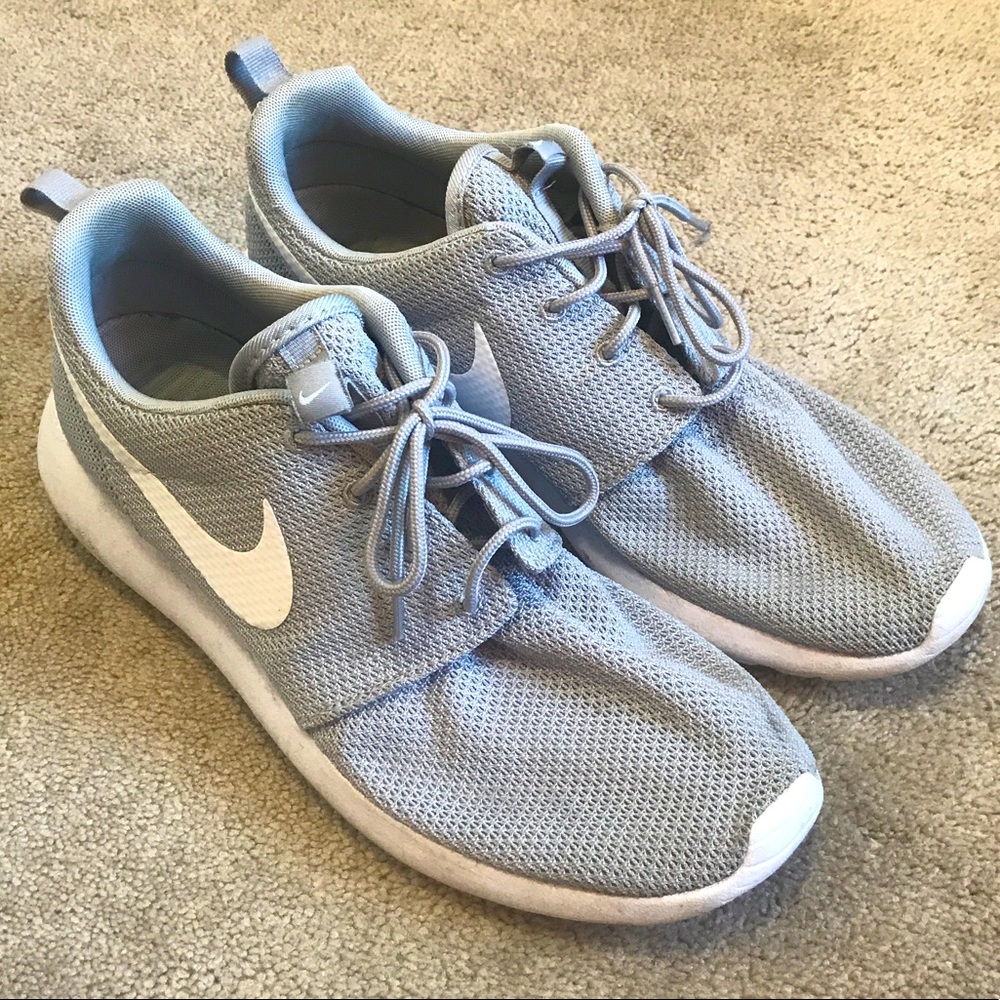 Men’s Nike Gray Roshe Run Size 11.5